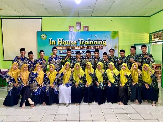 Peningkatan Kompetensi Guru; MTs Darul Ulum Bandungharjo Selenggarakan IHT Perangkat Ajar Mapel UM