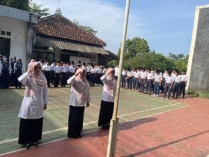 MTs Zumrotul Wildan Rayakan Hari Guru dengan Spirit “Mengajar dengan Cinta” dan Apresiasi Murid