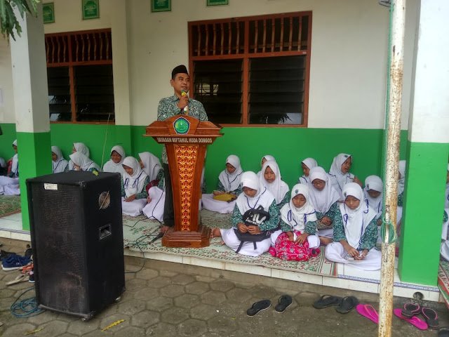 Memperkuat Karakter dan Ruh Keagamaan: MTs Miftahul Huda Dongos Rutinkan Istighosah Pagi