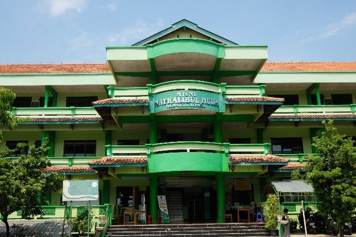 Profil MTs Matholibul Huda Mlonggo | Dari Tradisi Keunggulan Menuju Prestasi Dunia