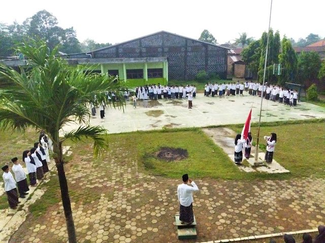 Peringati Hari Santri, Kepala MTs. Al Hidayah Langon Jepara Ajak Siswa Jadi Harapan Bangsa