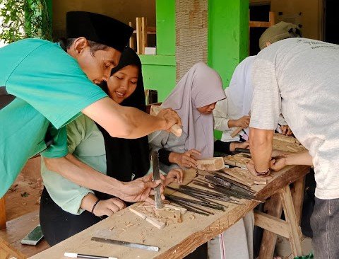 Lestarikan Budaya, MTs Nahdlatul Fata Gelar Ekskul Mengukir