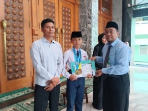 Apresiasi Prestasi dan Evaluasi Semester: MTs Walisongo Gelar Pembagian Rapor Semester Ganjil 2025 dan Pemberian Beasiswa