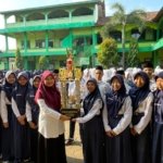 Rayakan Hari Ibu, Siswa MTs-MA NU Nafa Persembahkan Trofi Juara sebagai Kado Istimewa