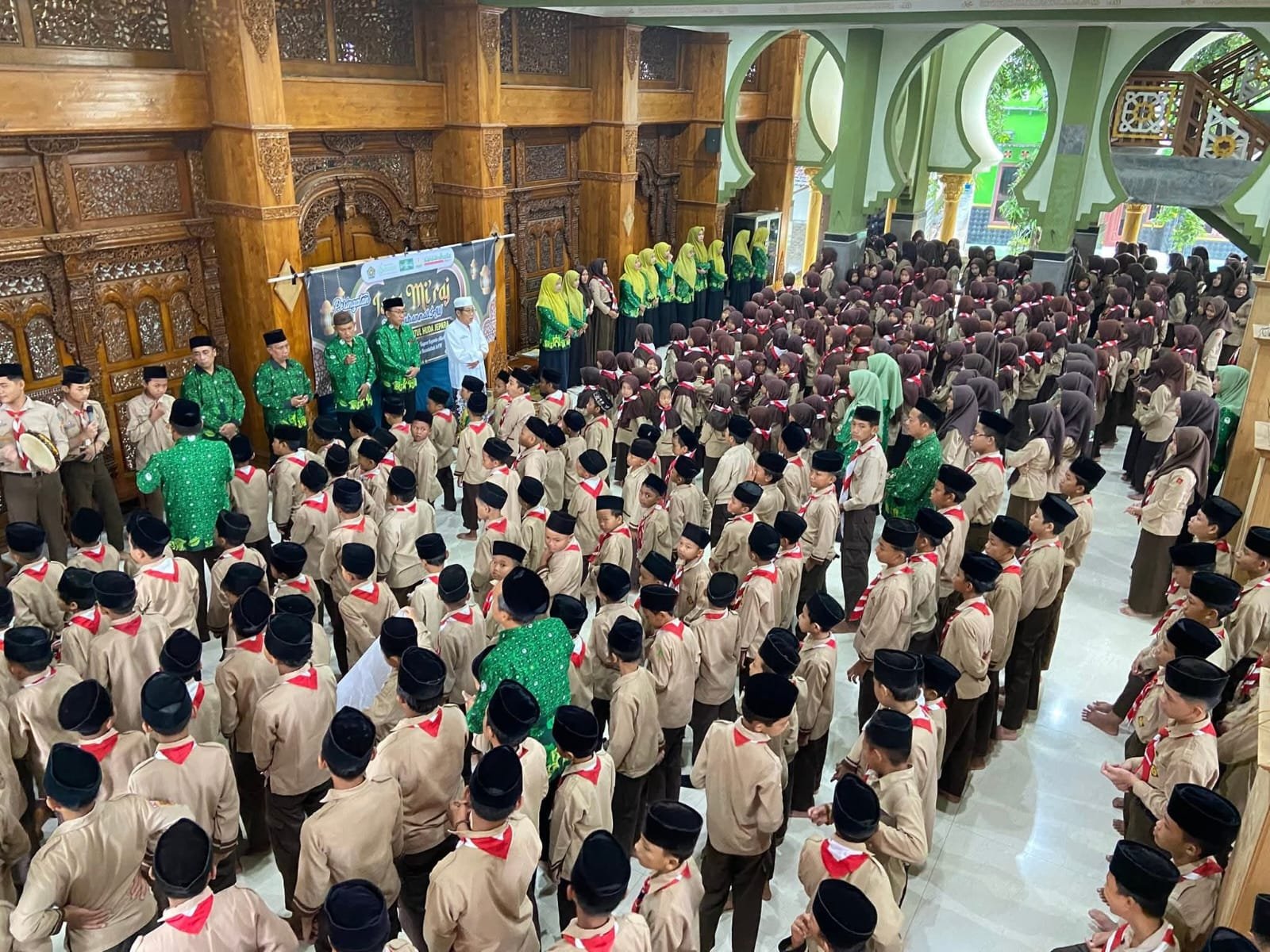Gema Shalawat dan Prestasi: Ribuan Siswa Yayasan Safinatul Huda Peringati Isra Mi’raj 1447 H