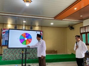 Transformasi Digital: Guru MTs-MA Safinatul Huda Siap Hadirkan Pembelajaran Interaktif Lewat SmartBoard