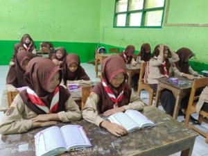 Menjembatani Perbedaan, Mengukir Prestasi: Matrikulasi Mengaji di MTs Darul Ulum Bandungharjo