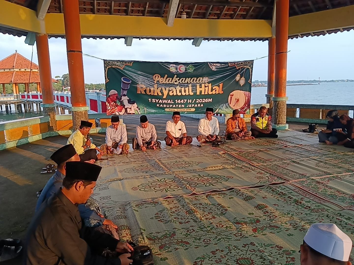 Saksikan Prosesi Rukyatul Hilal, Pelajar MTs Walisongo Pecangaan Padati Pantai Kartini