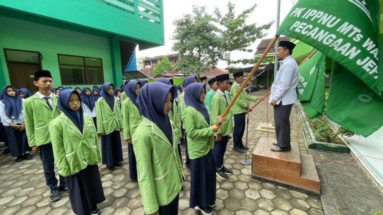 Siapkan Pemimpin Masa Depan, PK IPNU IPPNU MTs Walisongo Pecangaan Resmi Dilantik